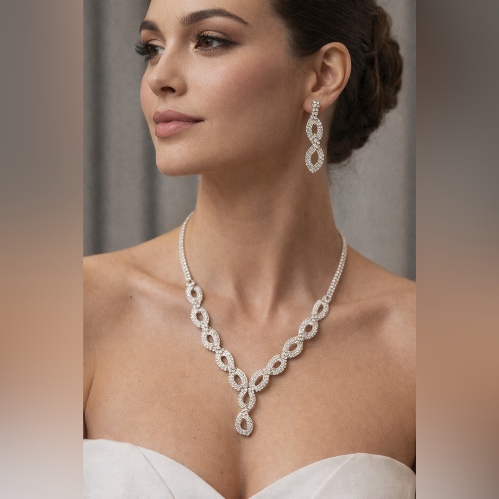 Source Unknown Silver Loop Necklace and Earring Set